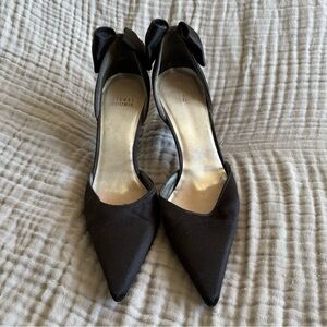 Stuart Weitzman Women’s 39 Vintage Black Point Toe Pumps Back Bow Satin Dressy